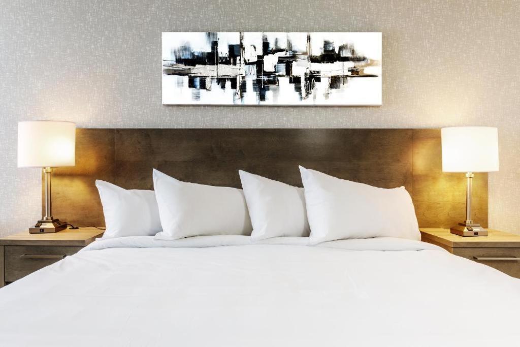 Standard Room 1 King Bed